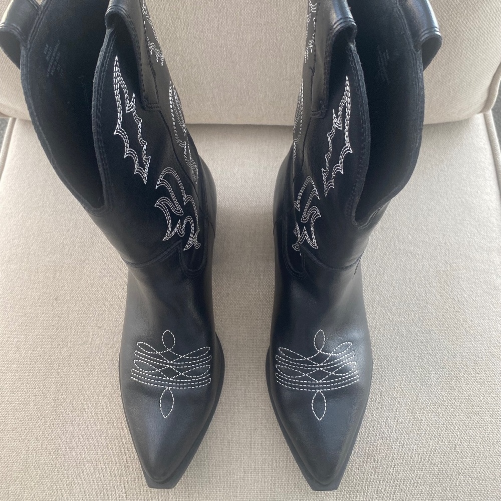 Indigo Rd. Black Pointed Toe Western Style Boots